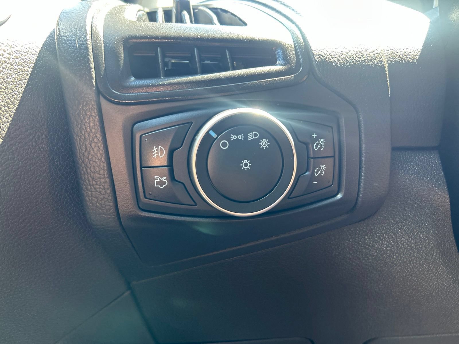 Used 2017 Ford Focus SEL FWD image 20