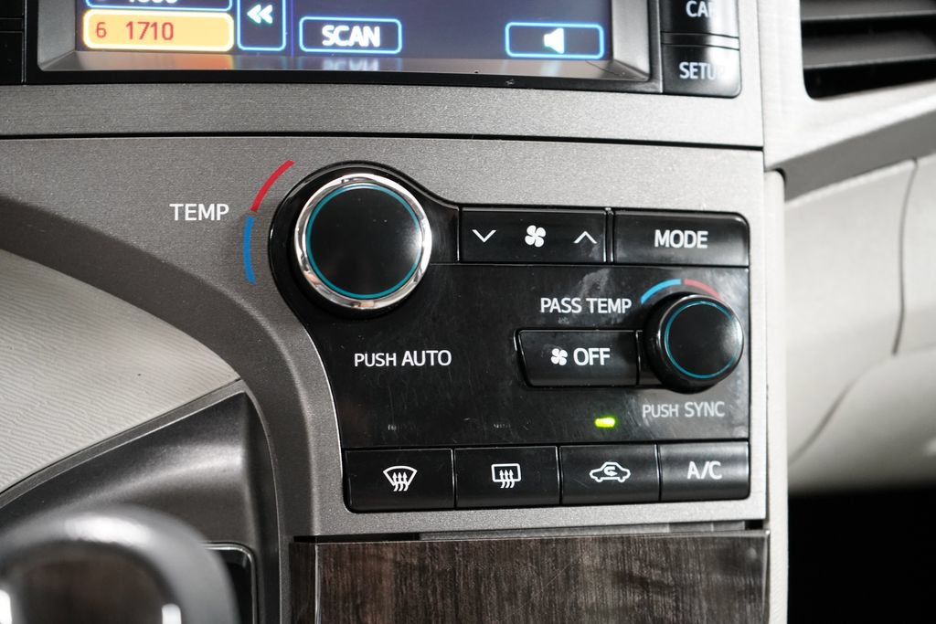 Used 2013 Toyota Venza LE FWD image 19