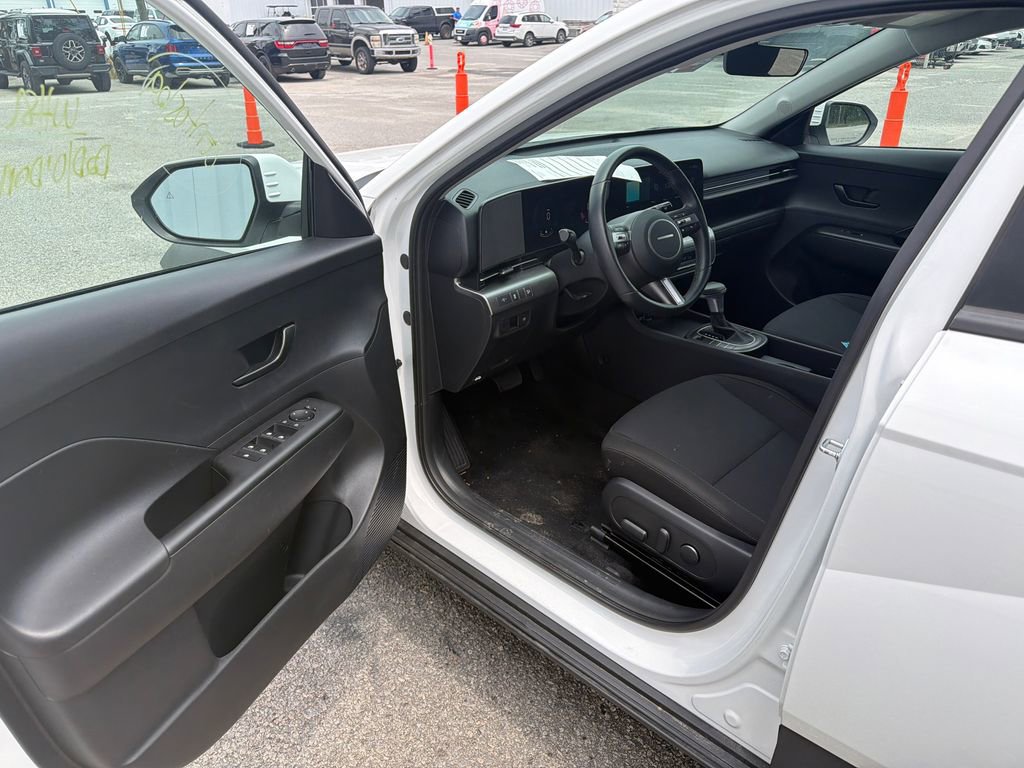 Used 2025 Hyundai Kona SEL FWD image 10