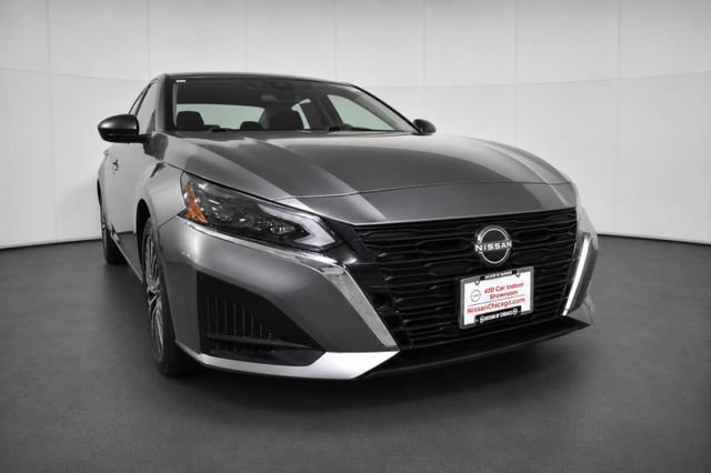 Used 2025 Nissan Altima 2.5 SV FWD image 3
