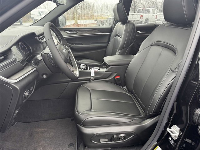 New 2025 Jeep Grand Cherokee L Limited w/ Luxury Tech Group II image 24