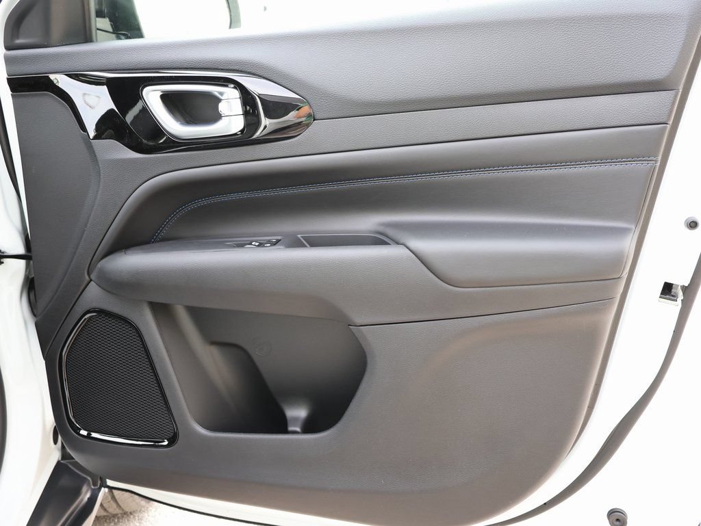 New 2026 Jeep Compass Latitude AWD/4WD image 8