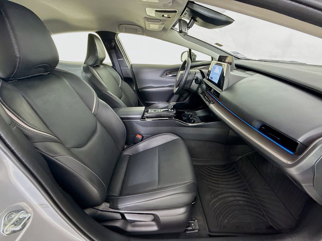 Used 2025 Toyota Prius XLE image 26