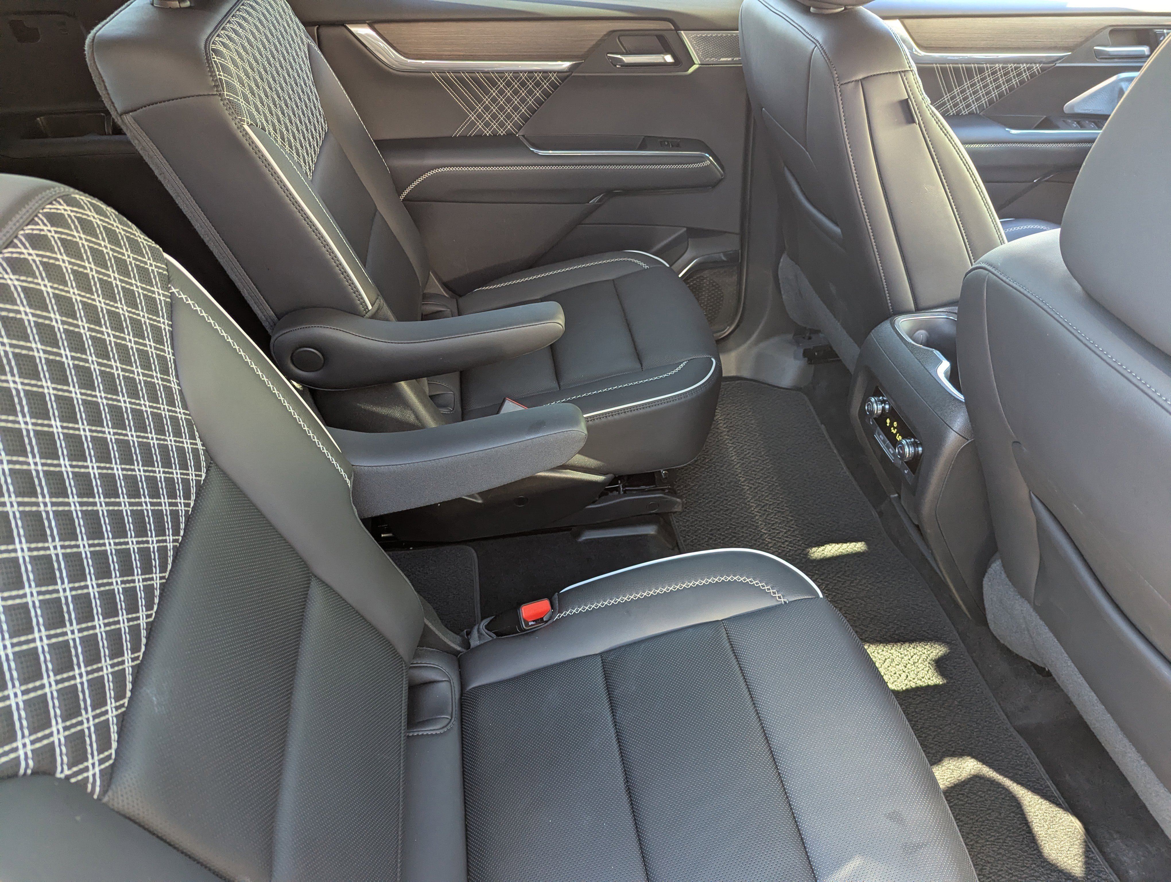 Used 2025 GMC Acadia Denali w/ Super Cruise Package image 11