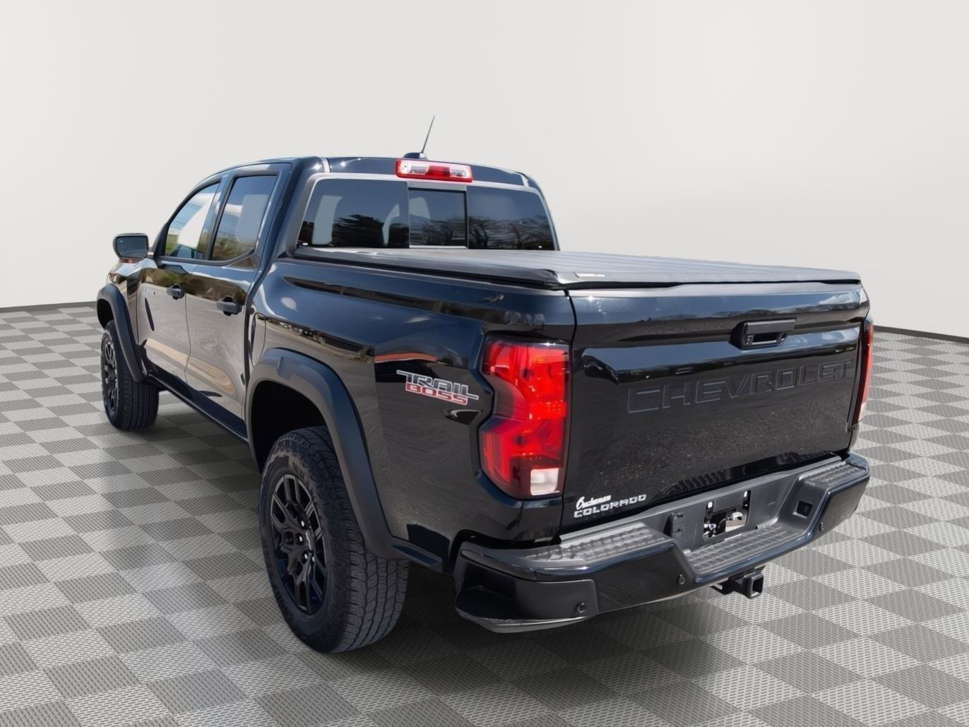 Used 2025 Chevrolet Colorado Trail Boss AWD/4WD image 8