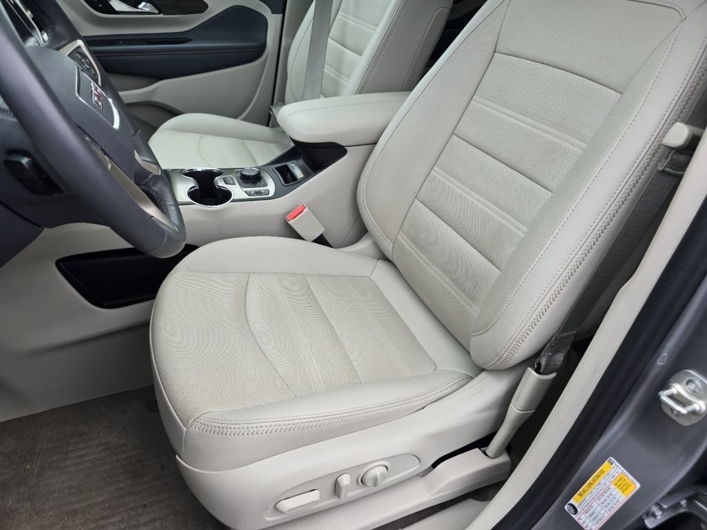 Used 2024 GMC Terrain Denali w/ Denali Premium Package AWD/4WD image 26