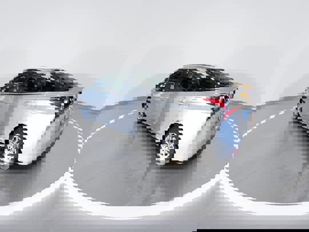 Used 2021 Toyota Prius LE image 6