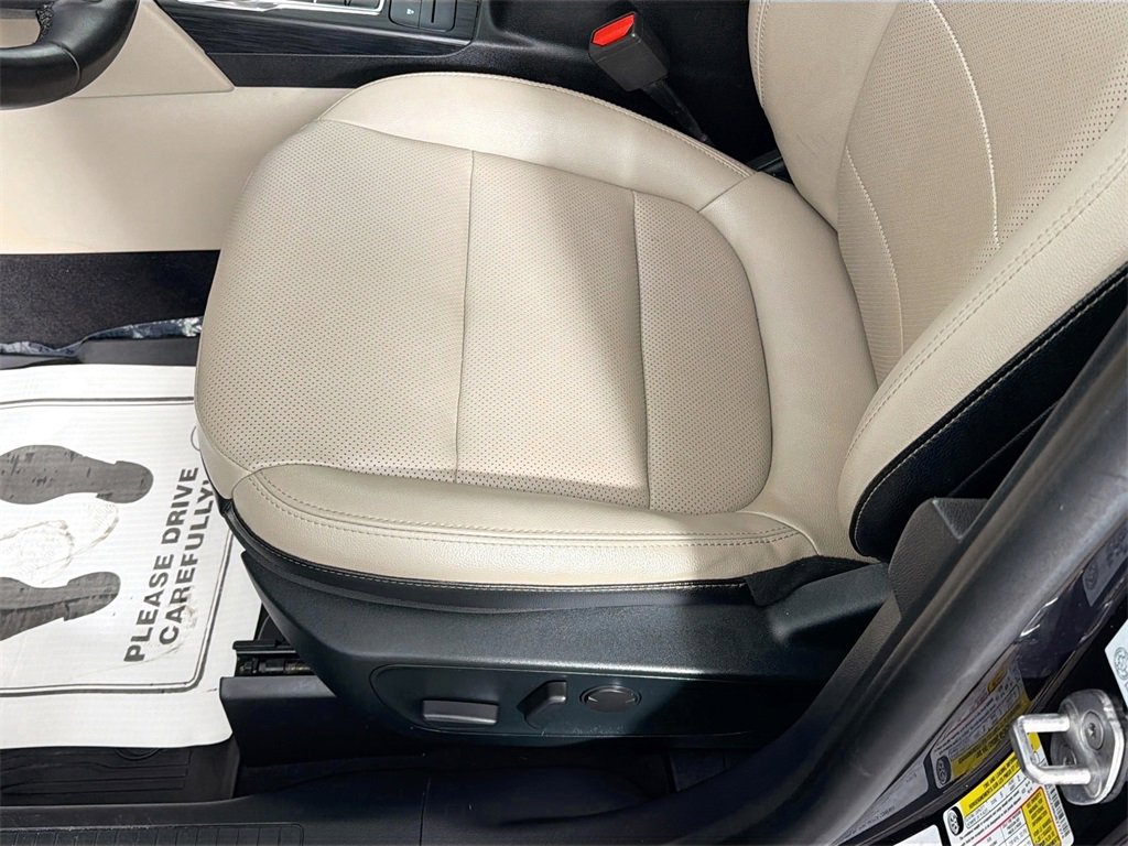 Used 2022 Ford Escape SEL image 22