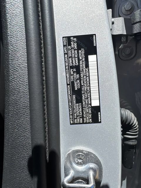 Certified 2025 Volvo XC40 B5 Core AWD/4WD image 28