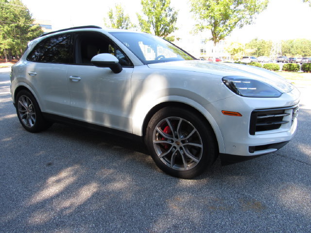 Certified 2025 Porsche Cayenne S AWD/4WD image 9
