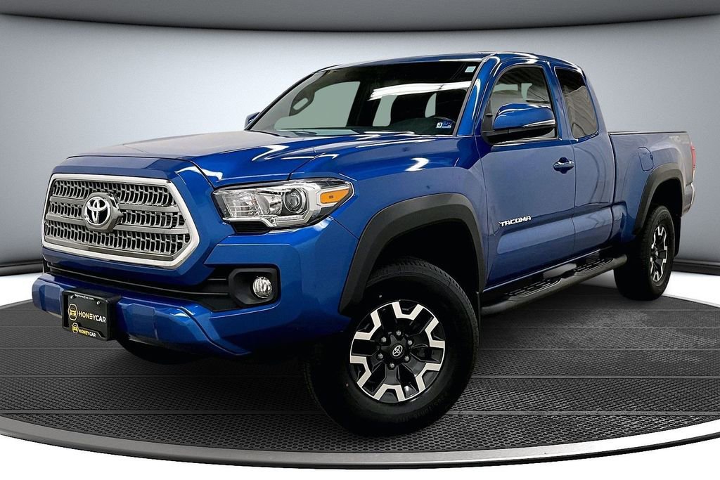 Used 2017 Toyota Tacoma TRD Off-Road w/ Tow Package AWD/4WD image 3