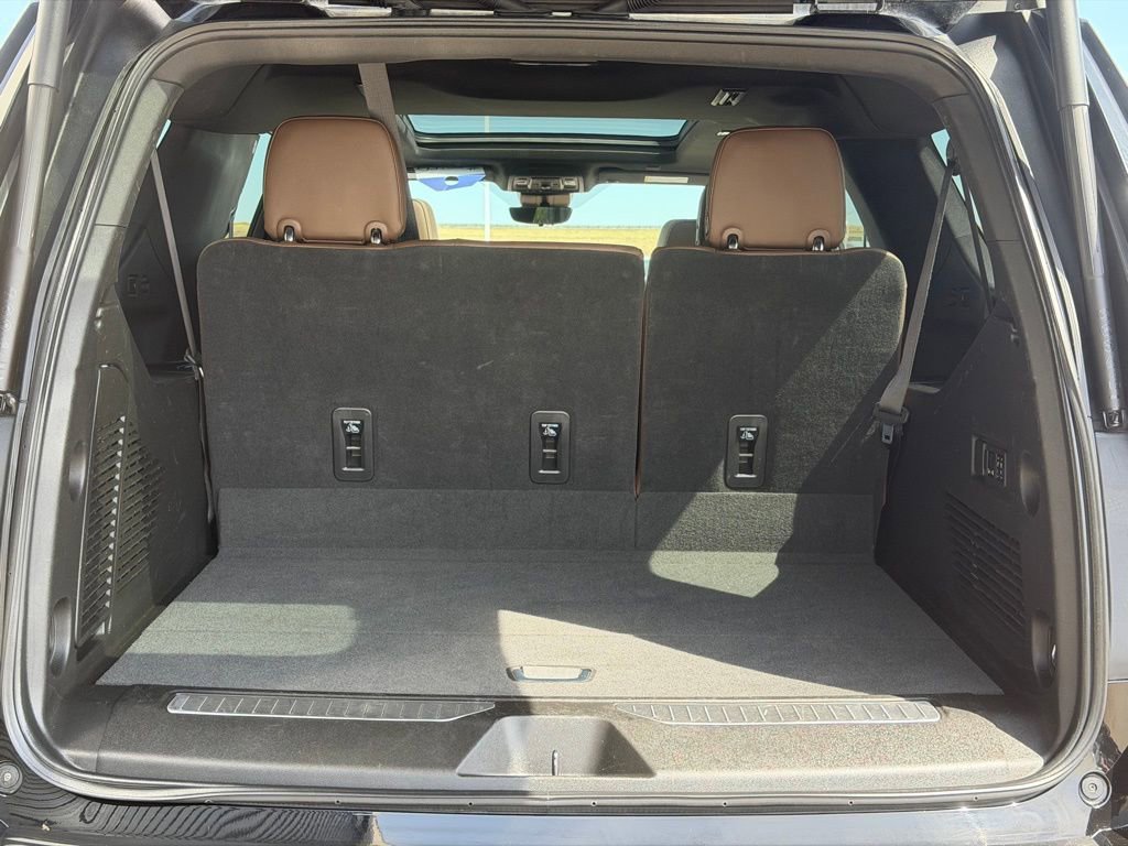 Used 2023 Chevrolet Suburban High Country w/ Max Trailering Package image 8