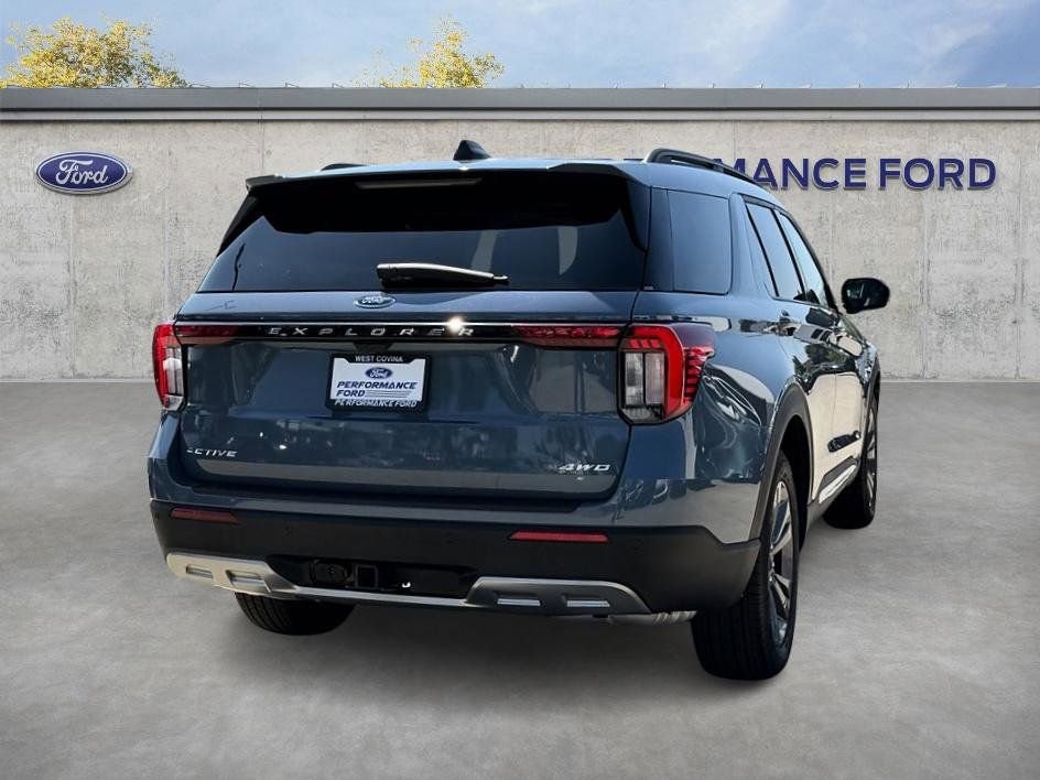 Used 2025 Ford Explorer Active w/ Active Comfort Package image 9