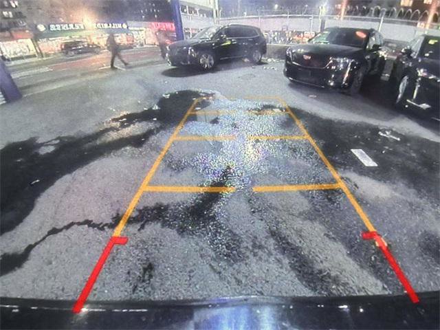 Used 2024 Cadillac XT6 Sport w/ Technology Package image 27