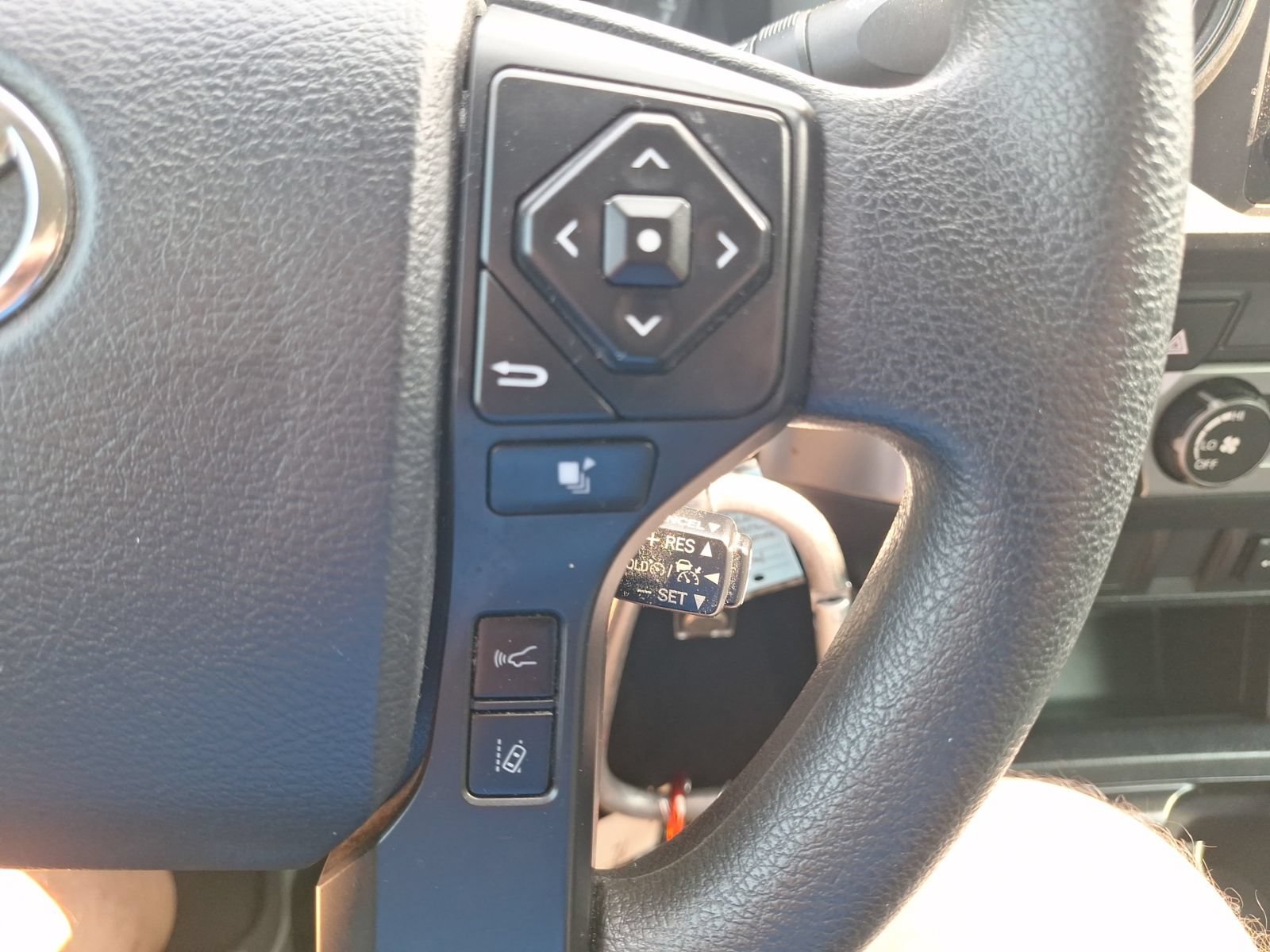 Used 2020 Toyota Tacoma SR w/ SR Convenience Package RWD image 17