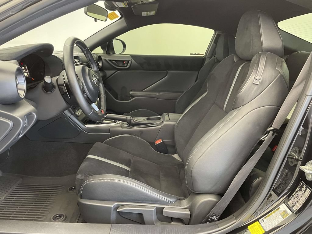 Used 2025 Toyota GR86 Premium w/ ALL Weather Mat Package (TMS) RWD image 5