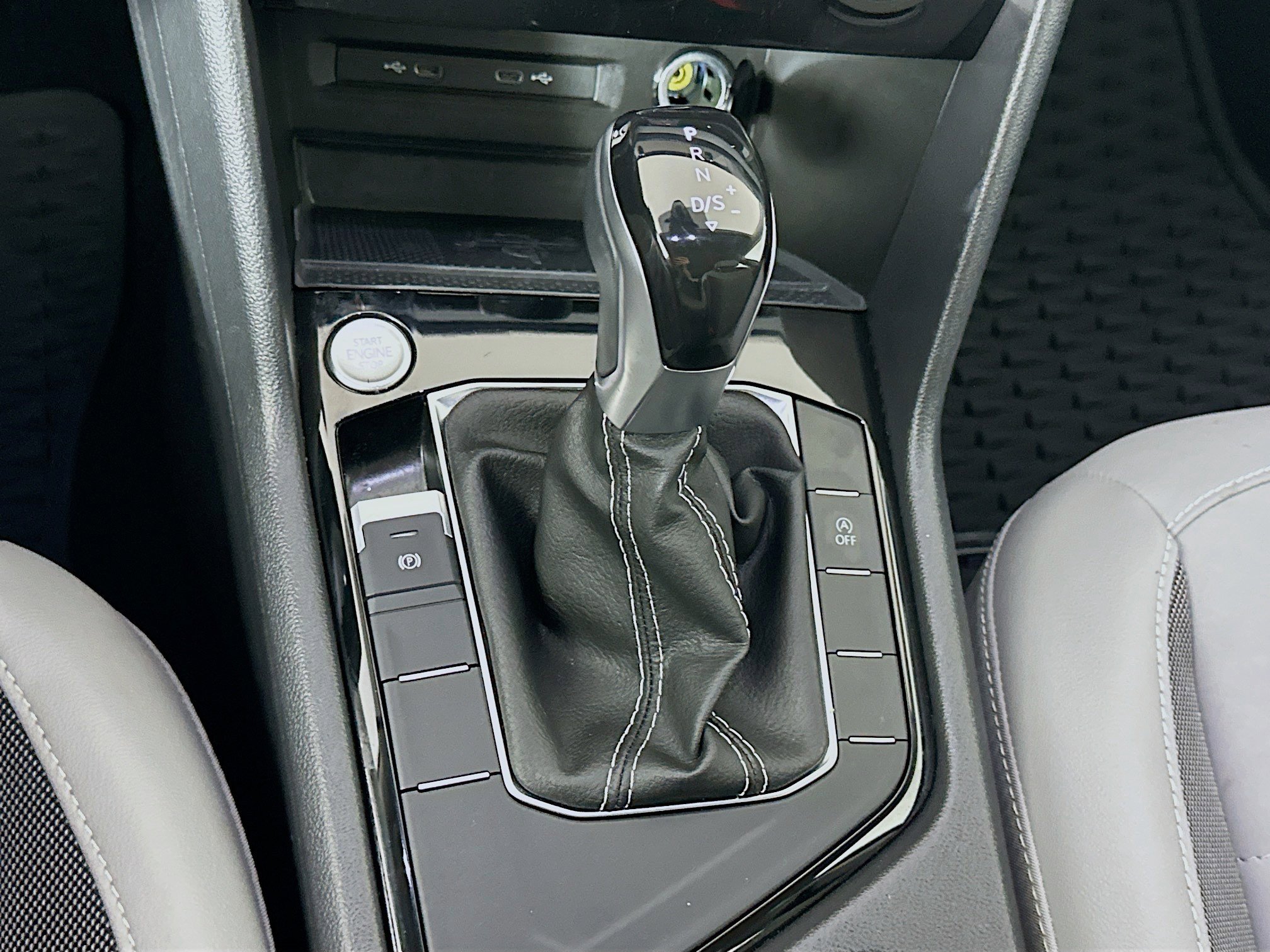 Used 2023 Volkswagen Taos SE w/ Panoramic Sunroof Package FWD image 24