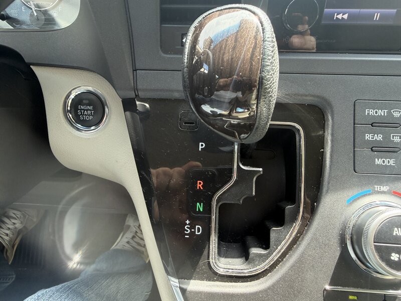 Used 2015 Toyota Sienna XLE w/ XLE Navigation Package AWD/4WD image 30