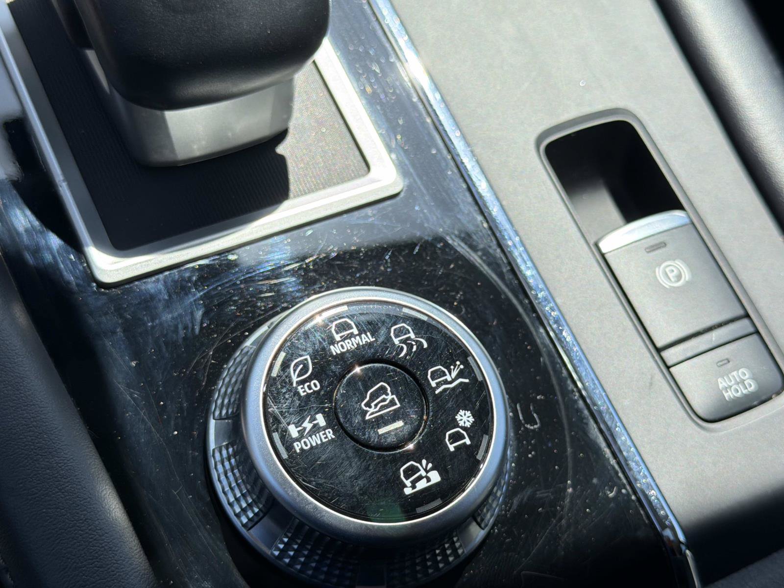 Used 2024 Mitsubishi Outlander 4WD Plug-In Hybrid image 26