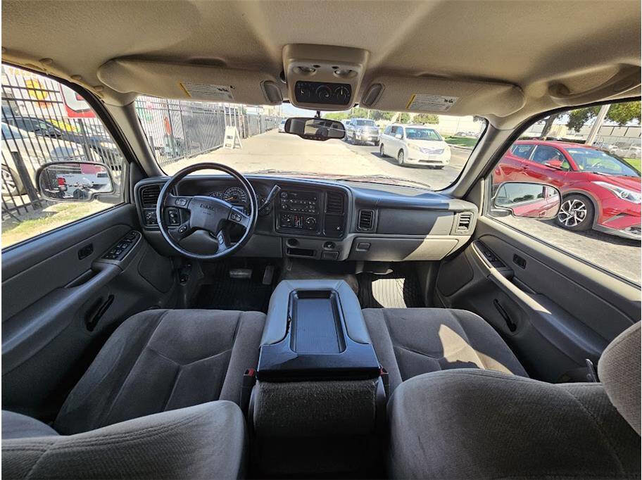 Used 2005 GMC Yukon 2WD image 10