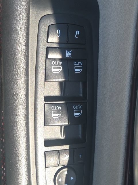 Used 2018 Chrysler Pacifica Limited w/ Advanced Safetytec Group FWD image 20