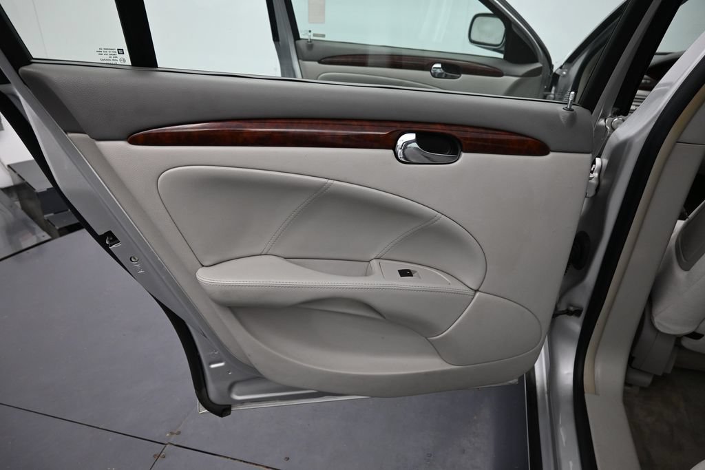 Used 2009 Buick Lucerne CX FWD image 27