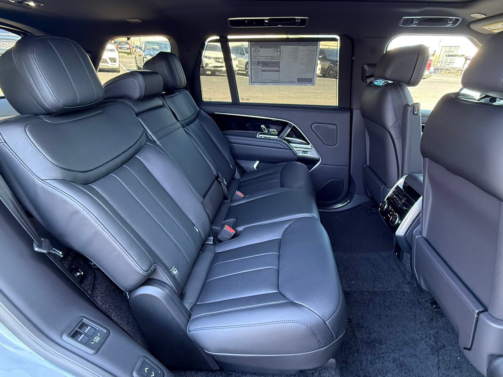 New 2026 Land Rover Range Rover Long Wheelbase SE AWD/4WD image 18