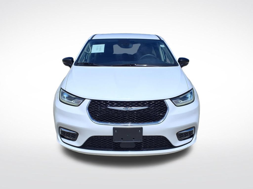 Used 2024 Chrysler Pacifica Touring-L FWD image 2