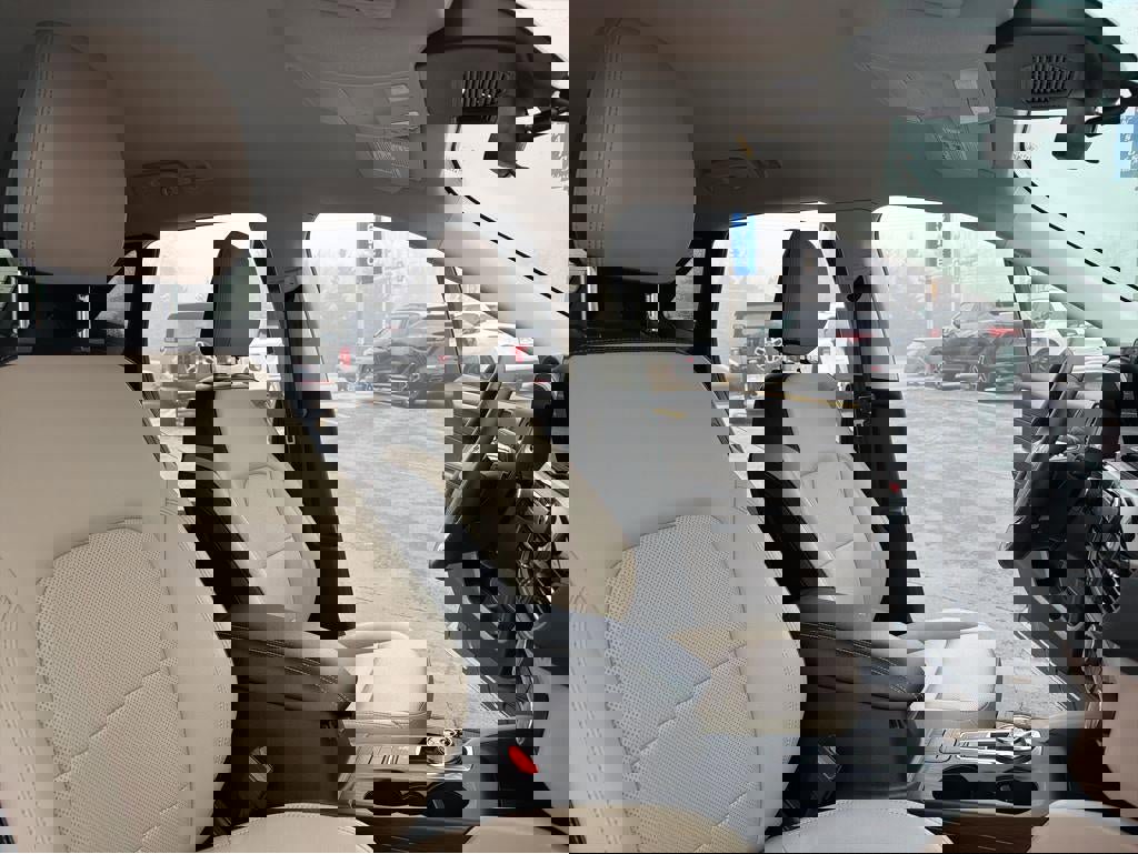 Used 2022 Ford Escape SEL image 17