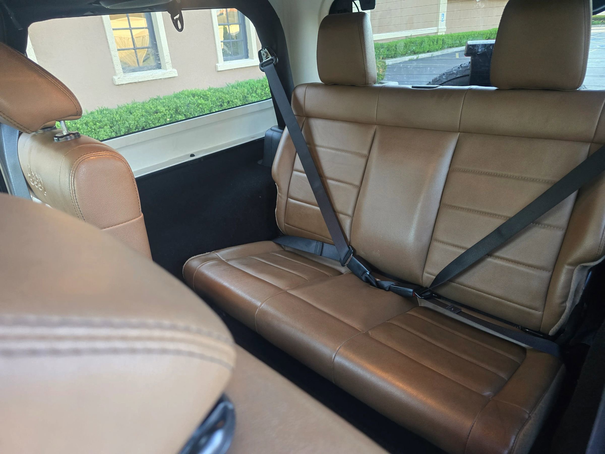 Used 2012 Jeep Wrangler Sahara w/ Connectivity Group AWD/4WD image 21