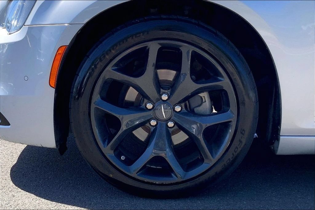 Used 2022 Chrysler 300 S RWD image 9