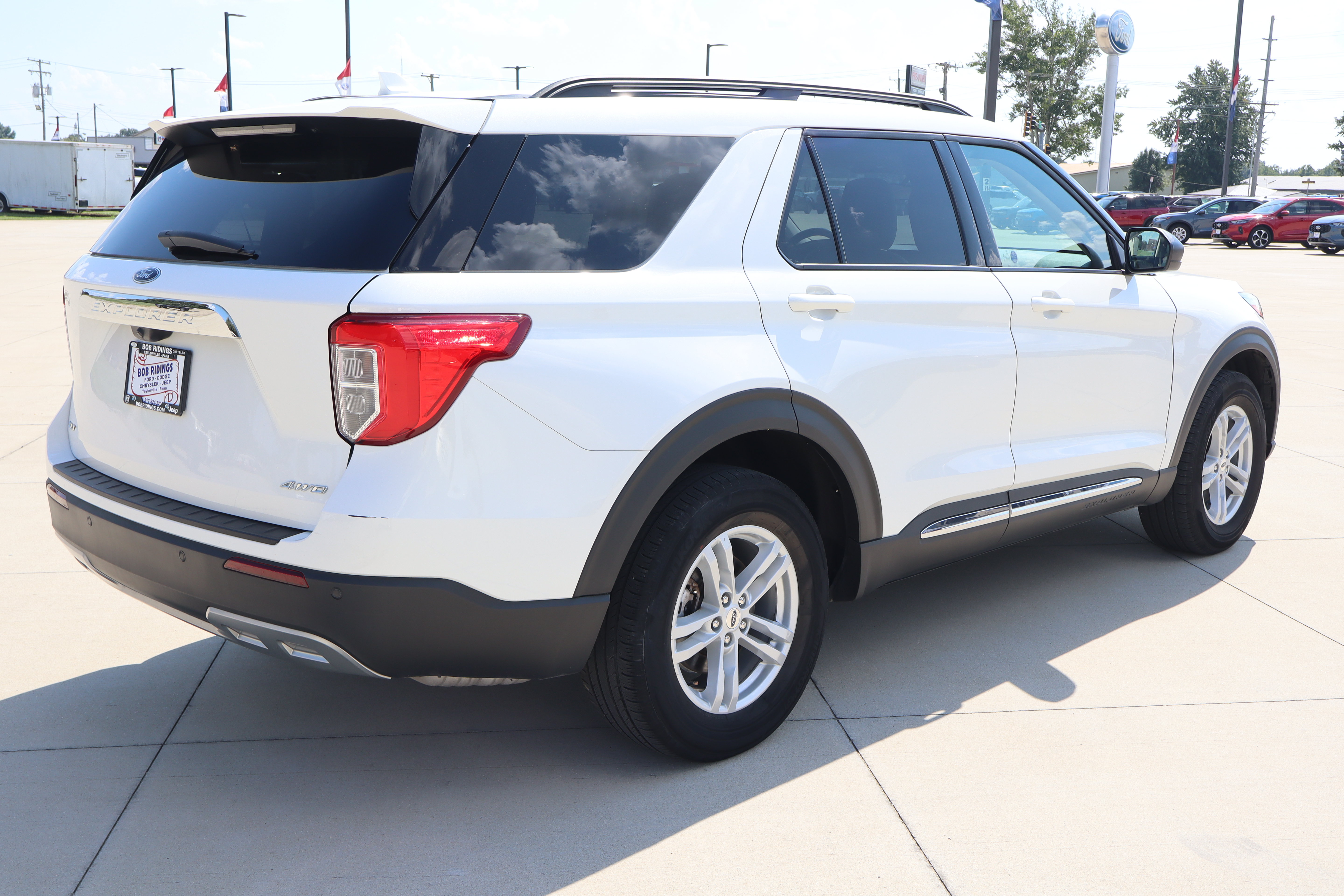 Used 2024 Ford Explorer XLT w/ Equipment Group 202A AWD/4WD image 5
