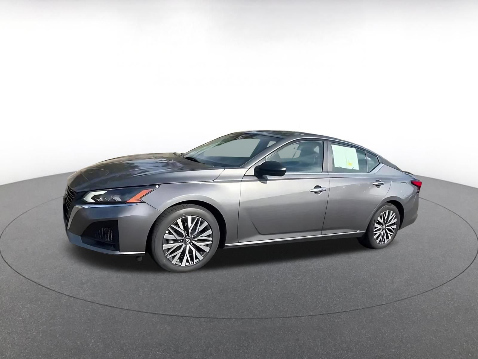 Used 2025 Nissan Altima 2.5 SV FWD image 5