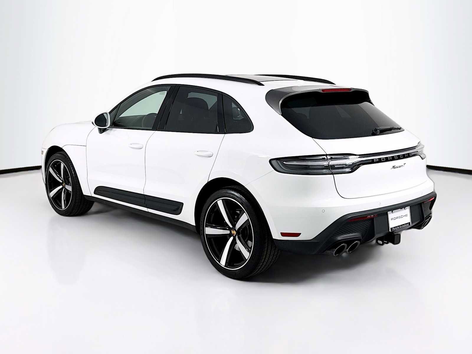 Certified 2025 Porsche Macan T image 3