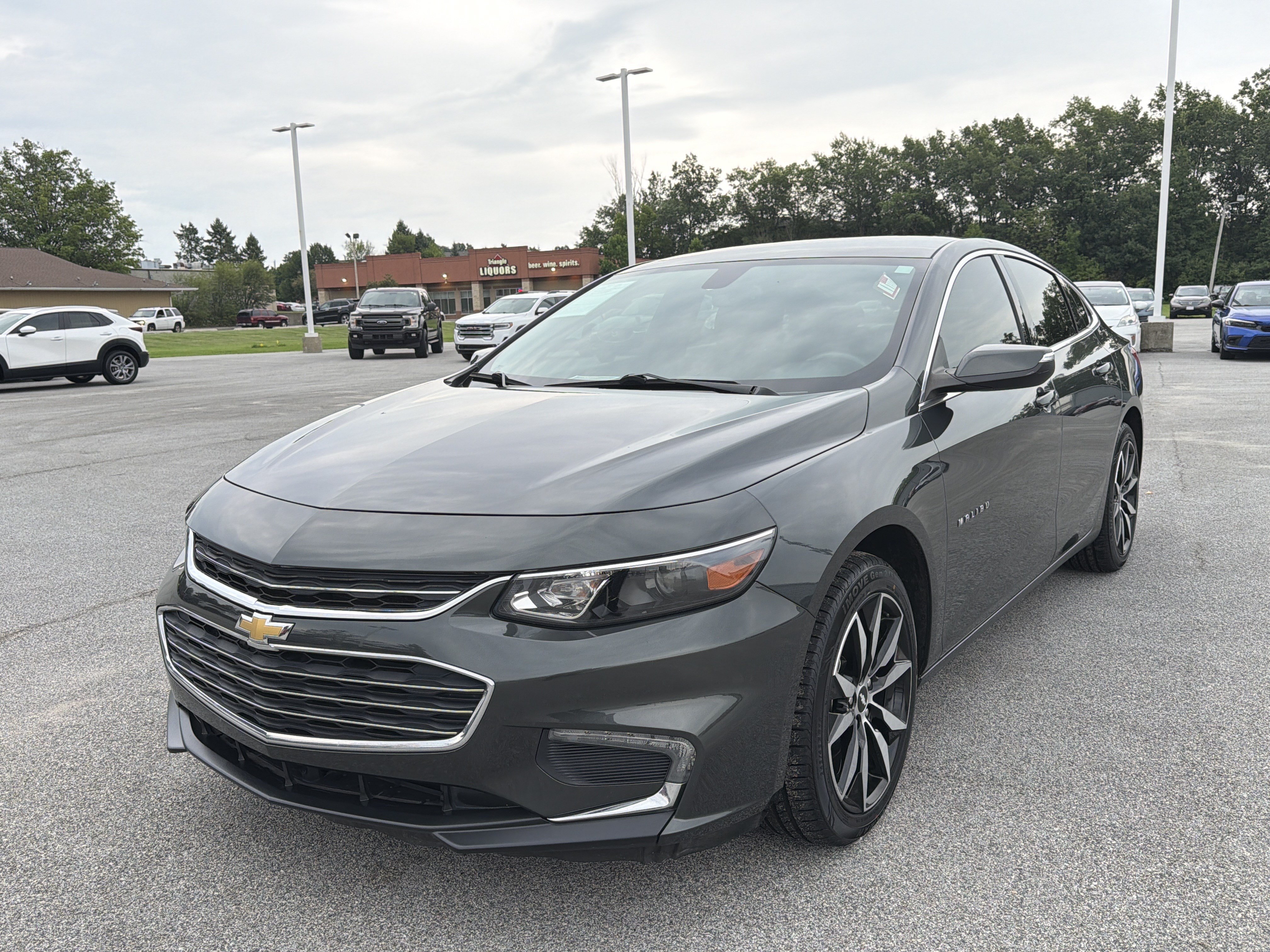 Used 2017 Chevrolet Malibu LT FWD image 9