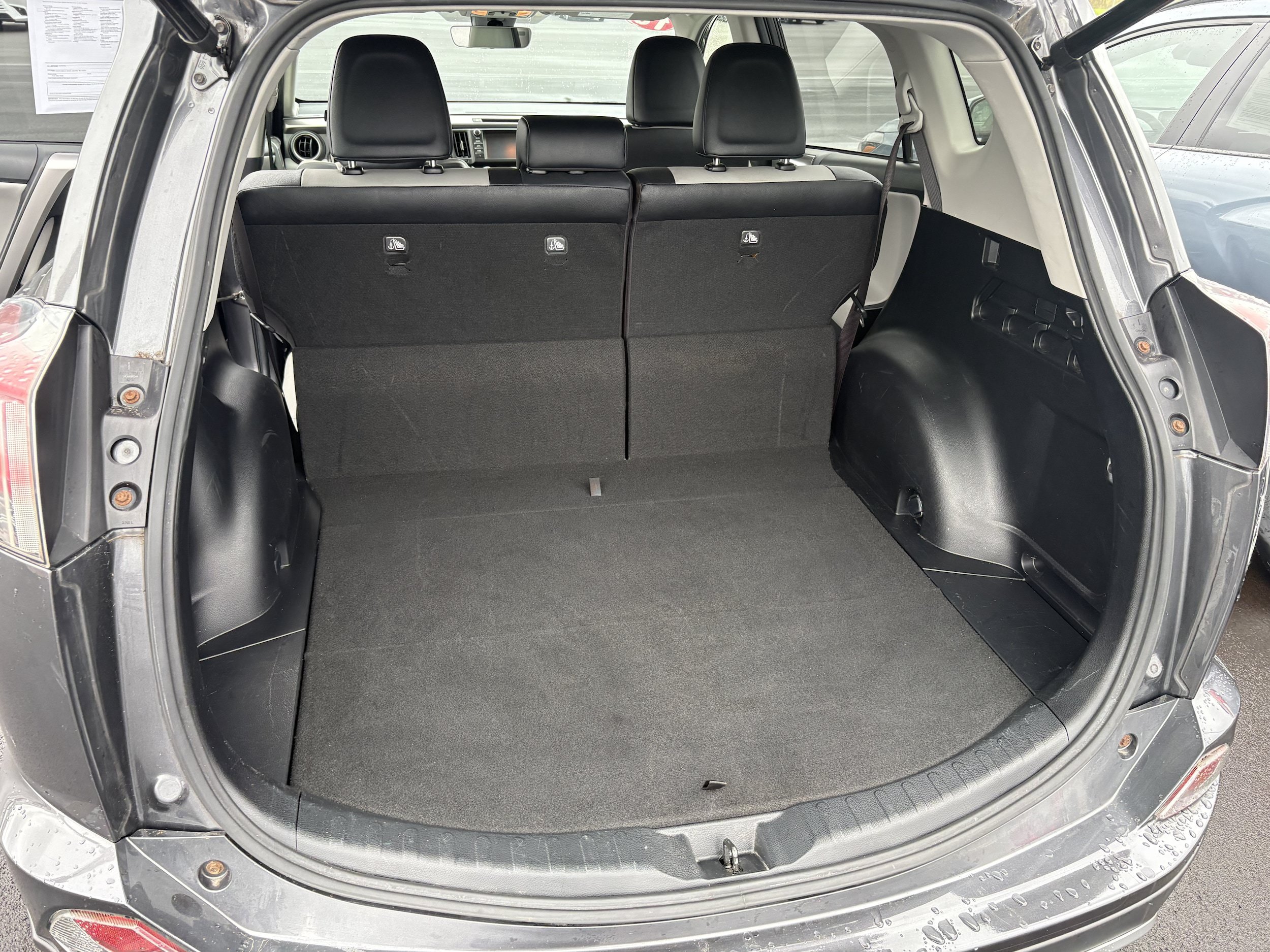 Used 2018 Toyota RAV4 Limited AWD/4WD image 8
