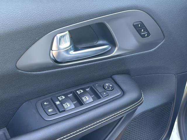 New 2026 Chrysler Pacifica Select image 16