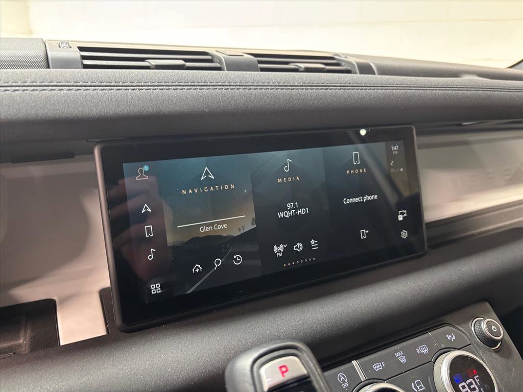 Used 2023 Land Rover Defender 110 SE image 14