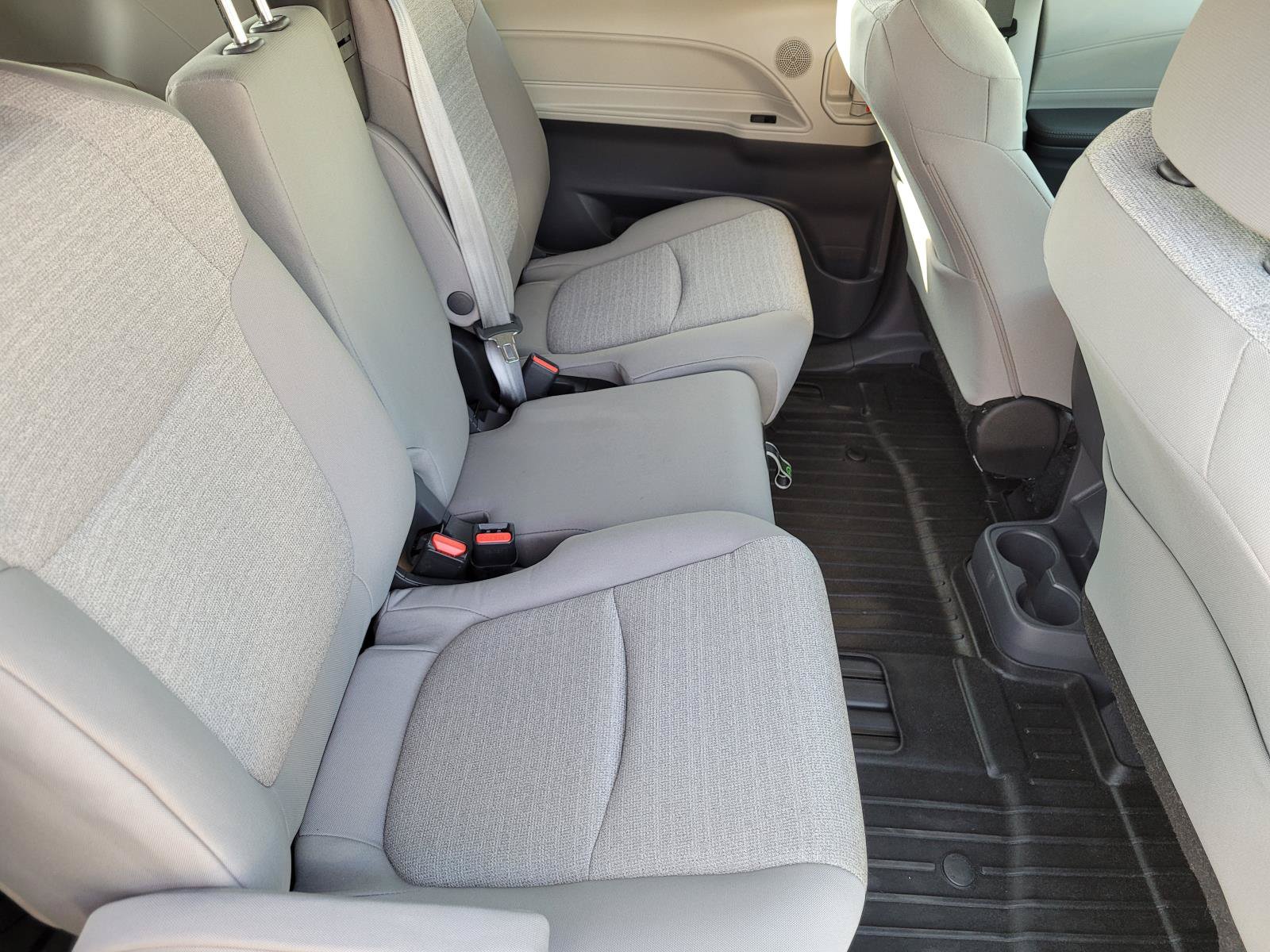 Used 2023 Toyota Sienna LE w/ LE Plus Package FWD image 13