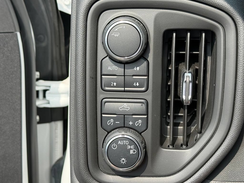Used 2024 Chevrolet Silverado 1500 Custom Trail Boss w/ LPO, Dark Essentials Package AWD/4WD image 15