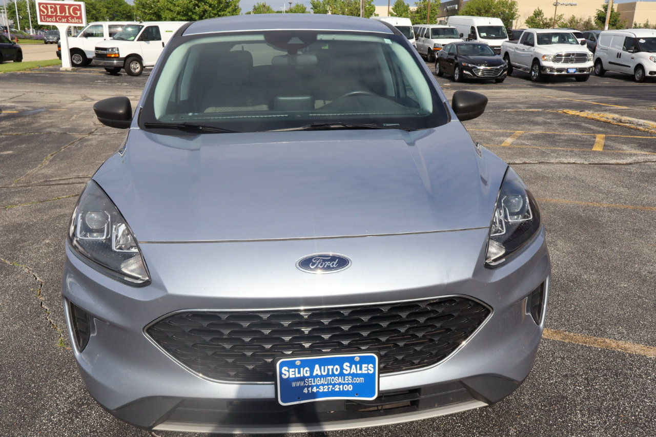 Used 2022 Ford Escape SE w/ Cold Weather Package image 2