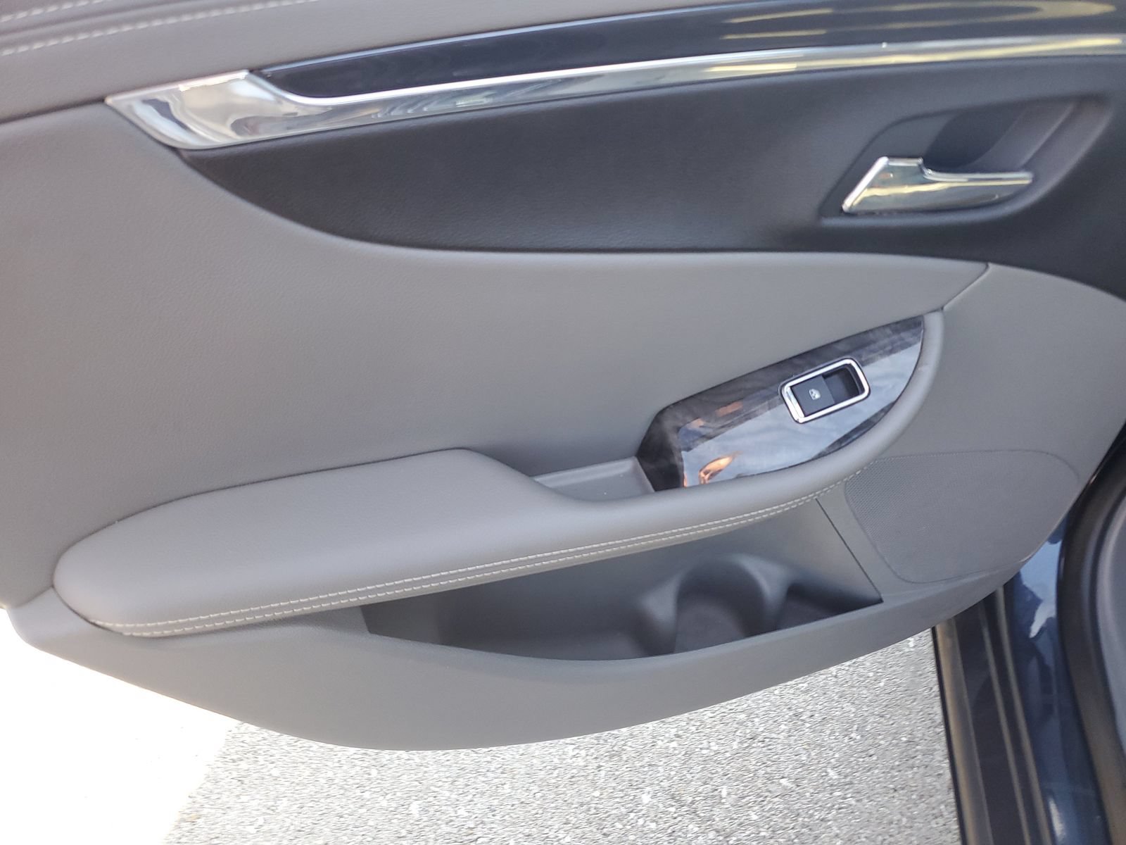 Used 2014 Chevrolet Impala LT w/ Premium Seating Package FWD image 15