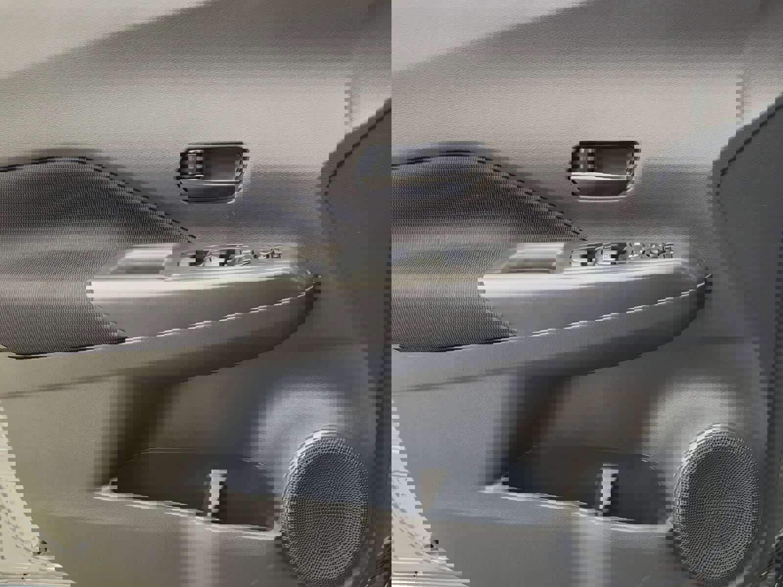 New 2025 Nissan Kicks Play S image 15