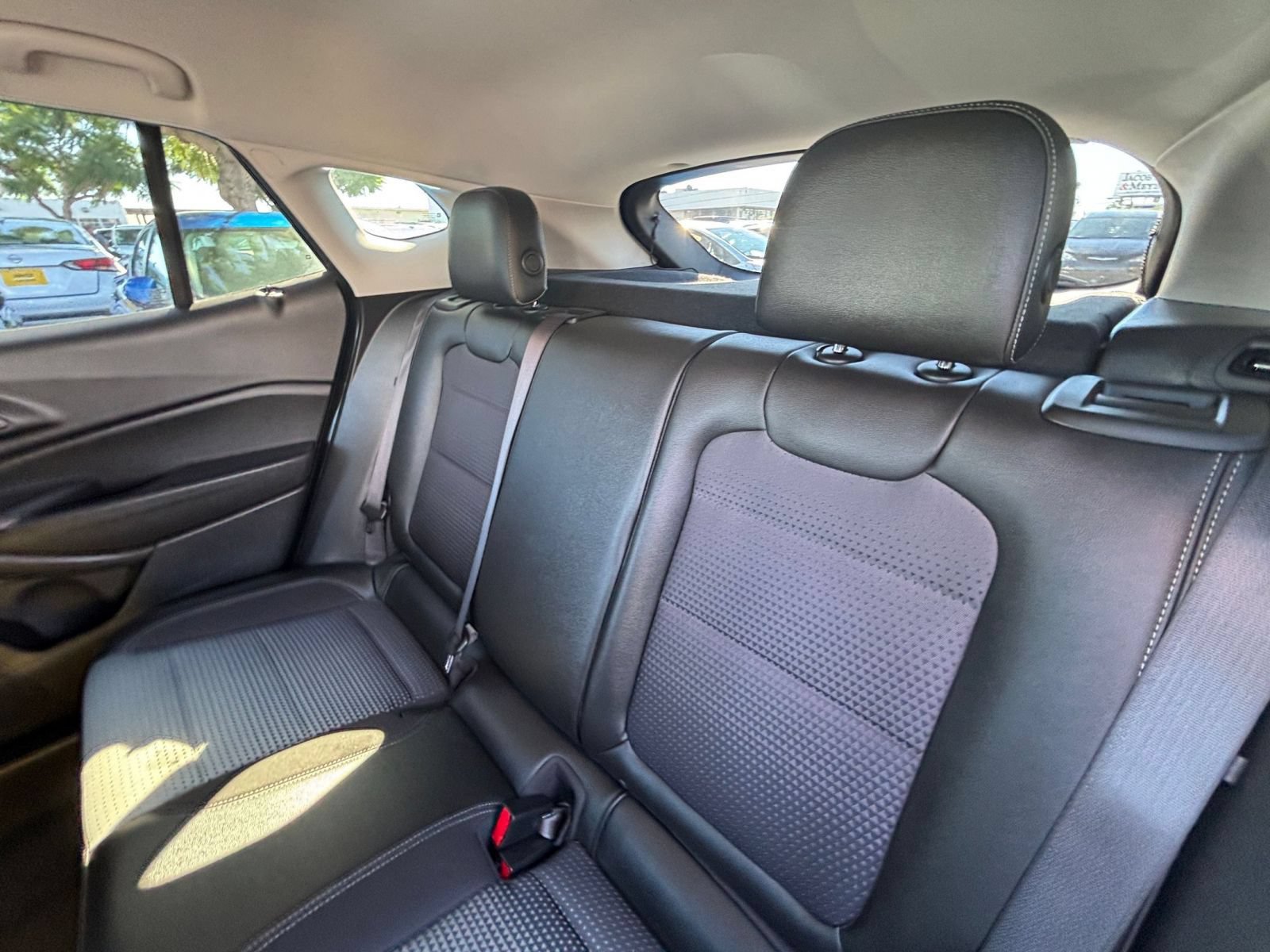 Used 2025 Chevrolet Trax LT w/ LT Convenience Package FWD image 26