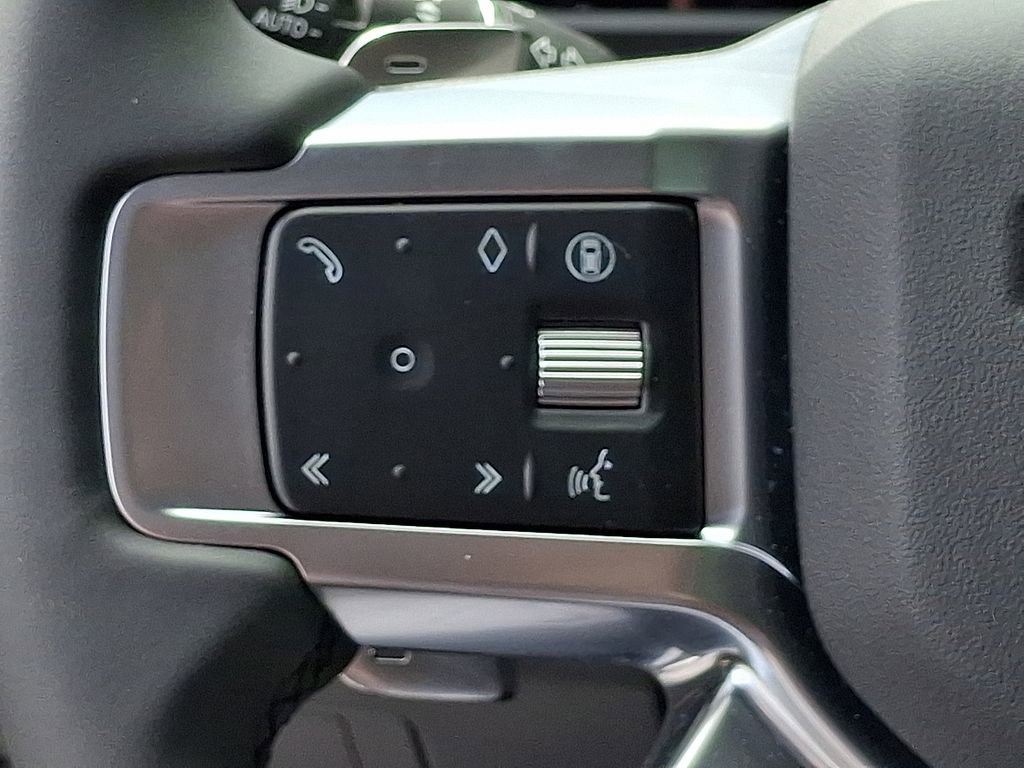 New 2025 Land Rover Discovery S image 18