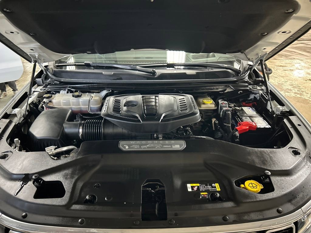 Certified 2024 Jeep Wagoneer L Series III w/ Flexible Seating Group image 10