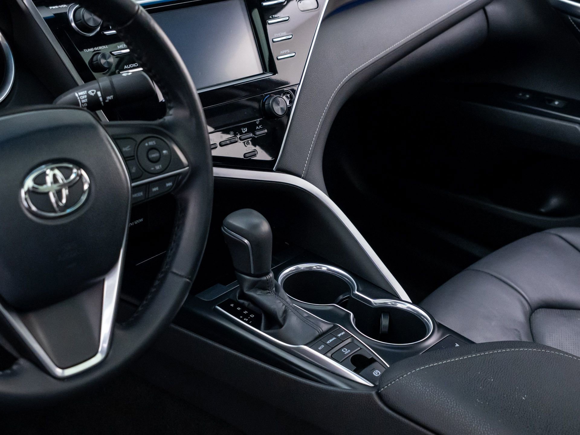 Used 2018 Toyota Camry XSE image 13