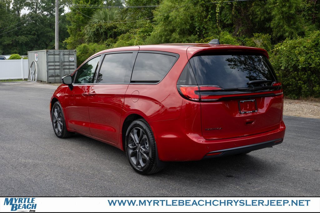 New 2026 Chrysler Pacifica Select image 4