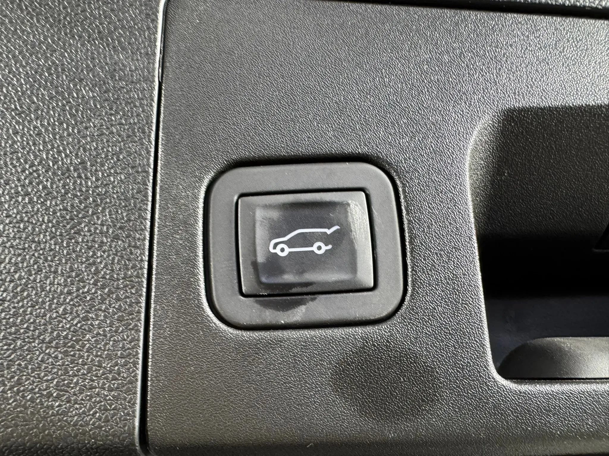 Used 2025 Cadillac XT4 Sport FWD image 31