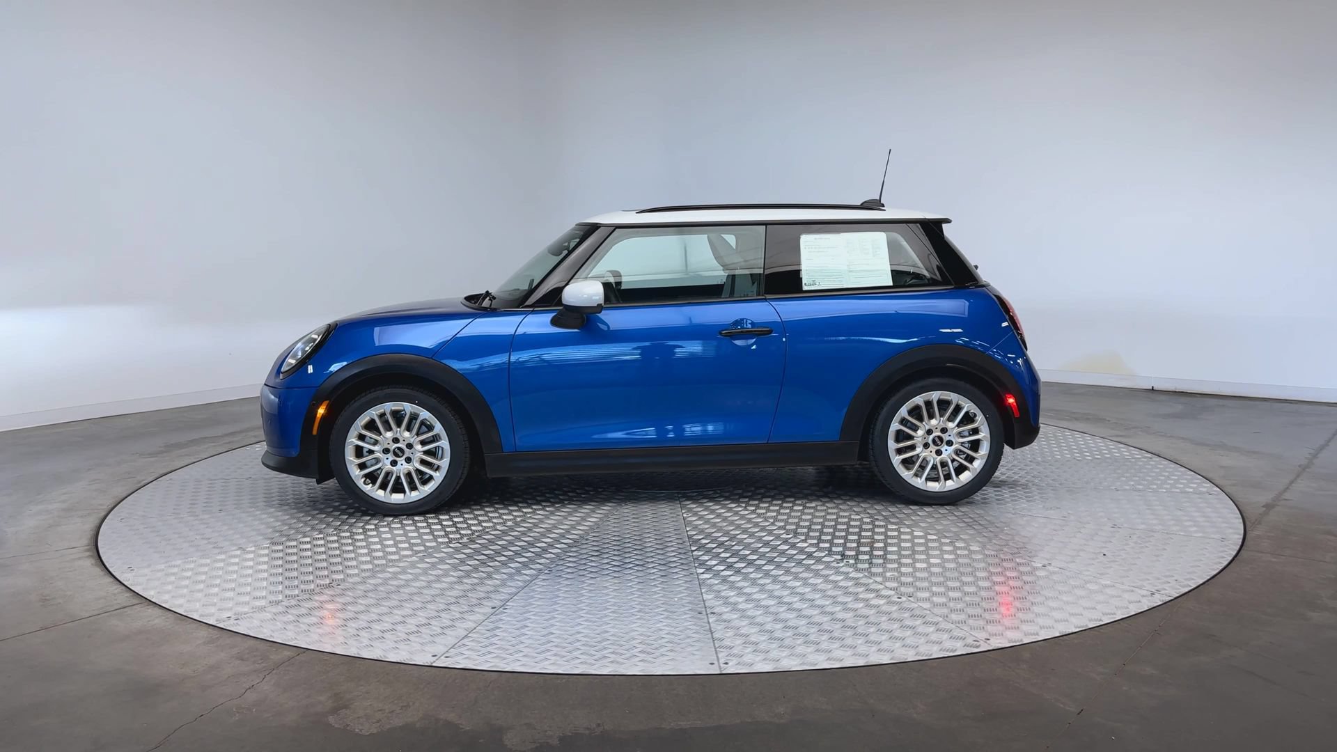 Used 2026 MINI Cooper 2-Door Hardtop FWD image 5